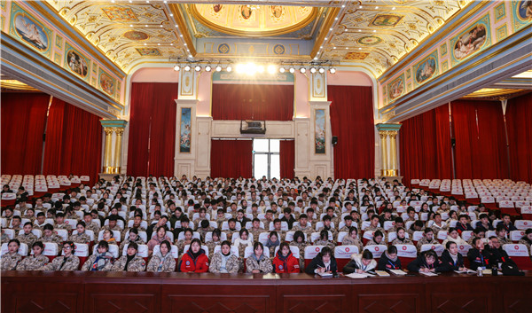 全体思政教师以及沐鸣22019级空乘和安检专业同学参加讲座.jpg